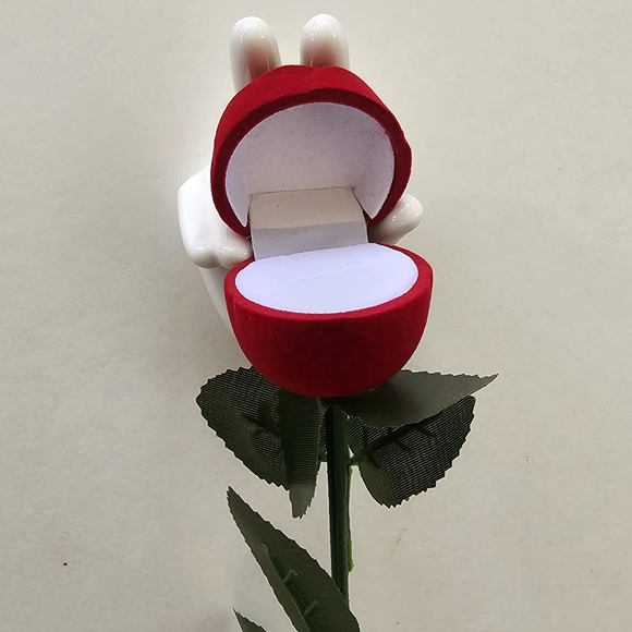 ⚘️ Flocked Red Rose Ring Box - Picture 6 of 10